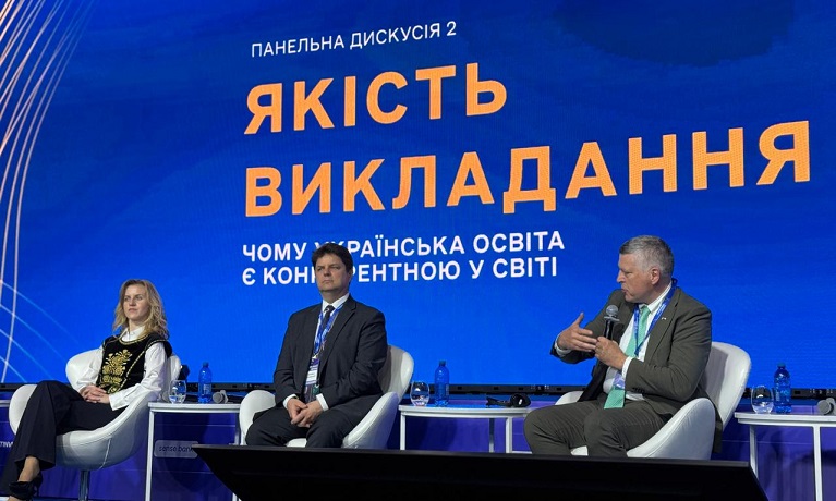 Sir Ciaran Devane (right) speaking at the President's Forum in Kyiv